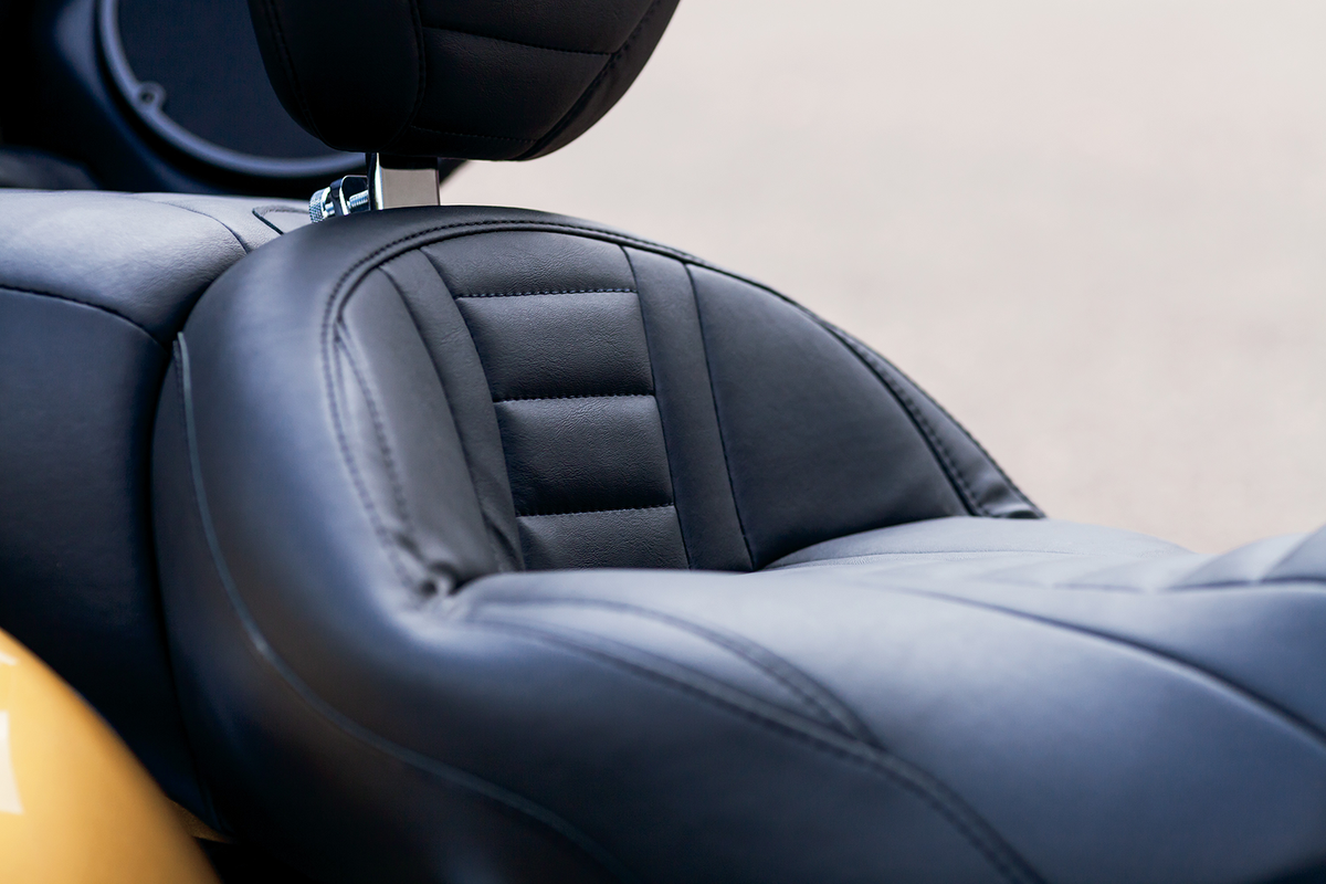 Mustang Deluxe Touring Seat